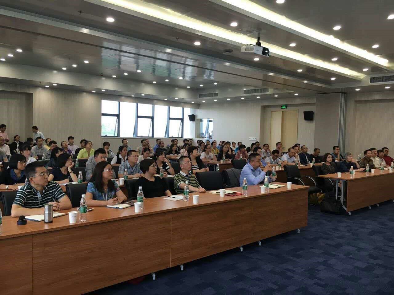 张全兴院士应邀进杏锥离子互换与吸附树脂发展过程与瞻望》汇报会