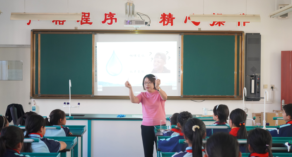 “pp电子科技·与爱同业”关爱村落儿童爱心科普进校园公益活动 “pp电子科技·与爱同业”关爱村落儿童爱心科普进校园公益活动