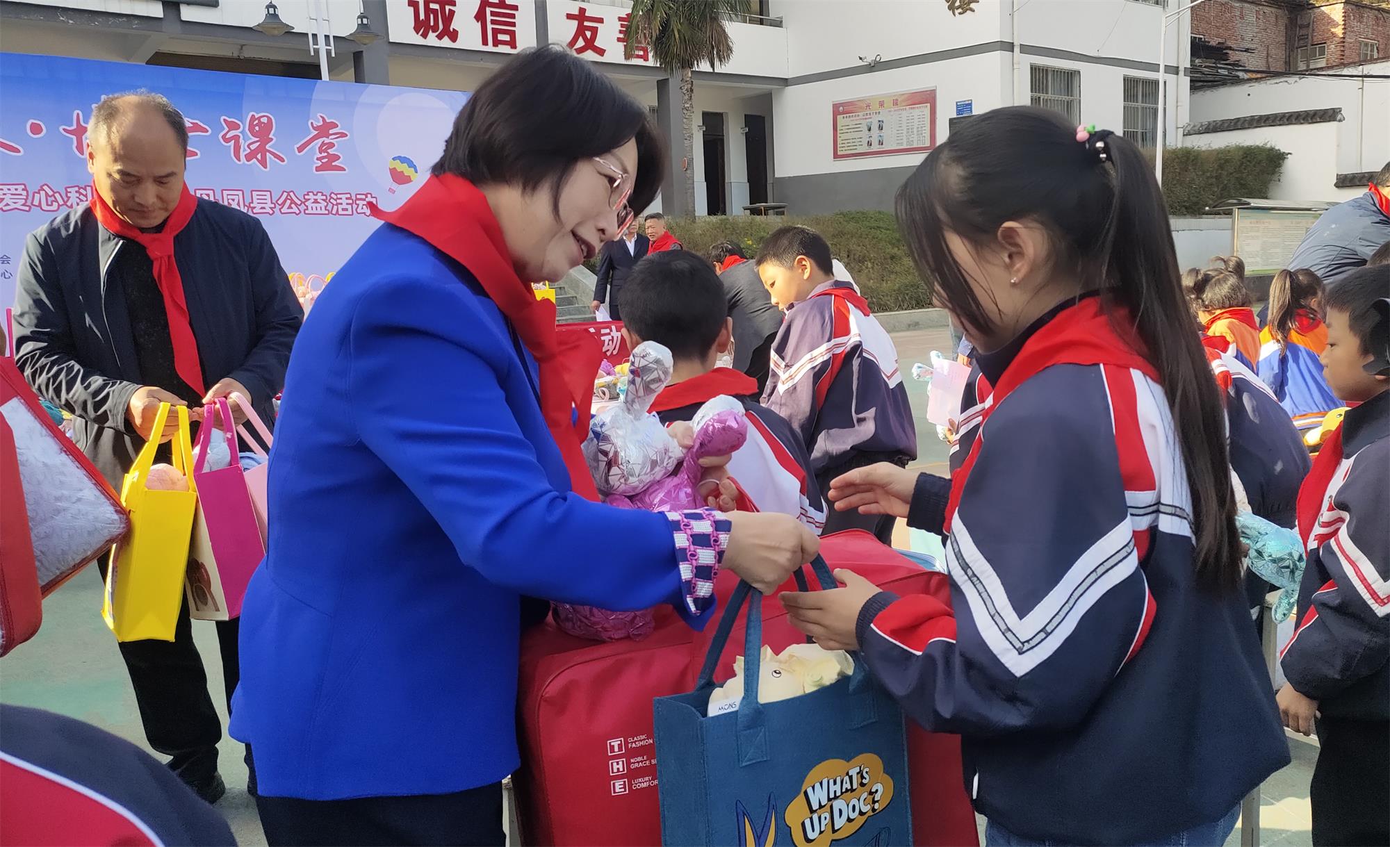pp电子科技·博士讲堂 关爱村落儿童爱心科普进校园公益活动圆满实现 pp电子科技·博士讲堂 关爱村落儿童爱心科普进校园公益活动圆满实现